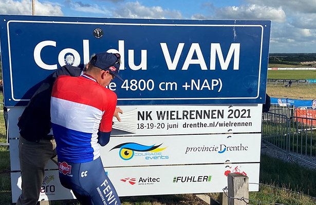 Vlammen op de VAM-berg bij NK wielrennen